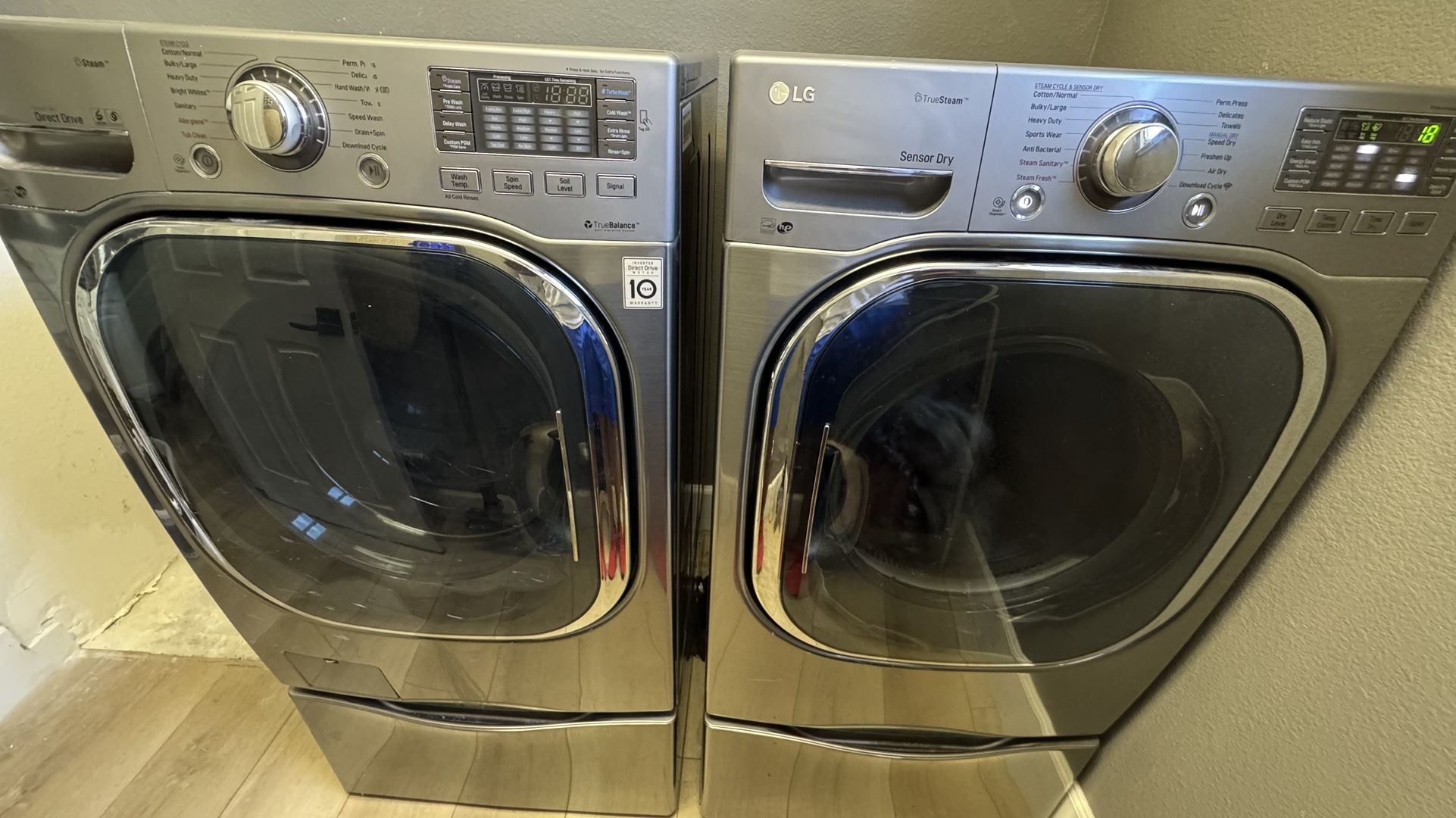 Washer and Dryer LG 4.5Cu.Ft. Front Load Electric 