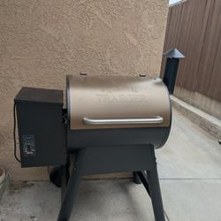Pro Series 22-Pellet Grill and Smoker New