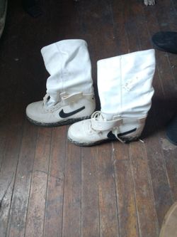 Nike boots size 10 in mens