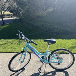 24” Schwinn Episode Kids Hybrid Bike in Aqua Blue