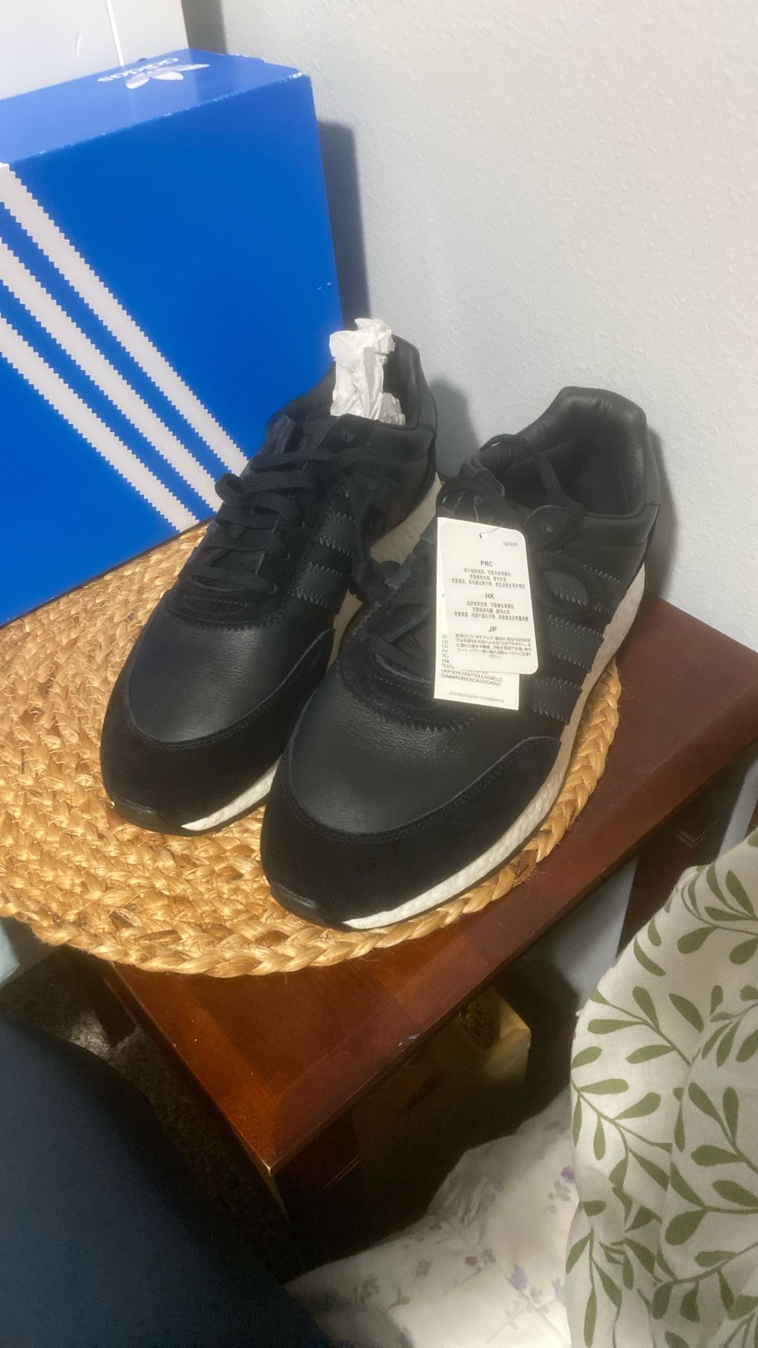 New In Box Mens Size 11 Adidas