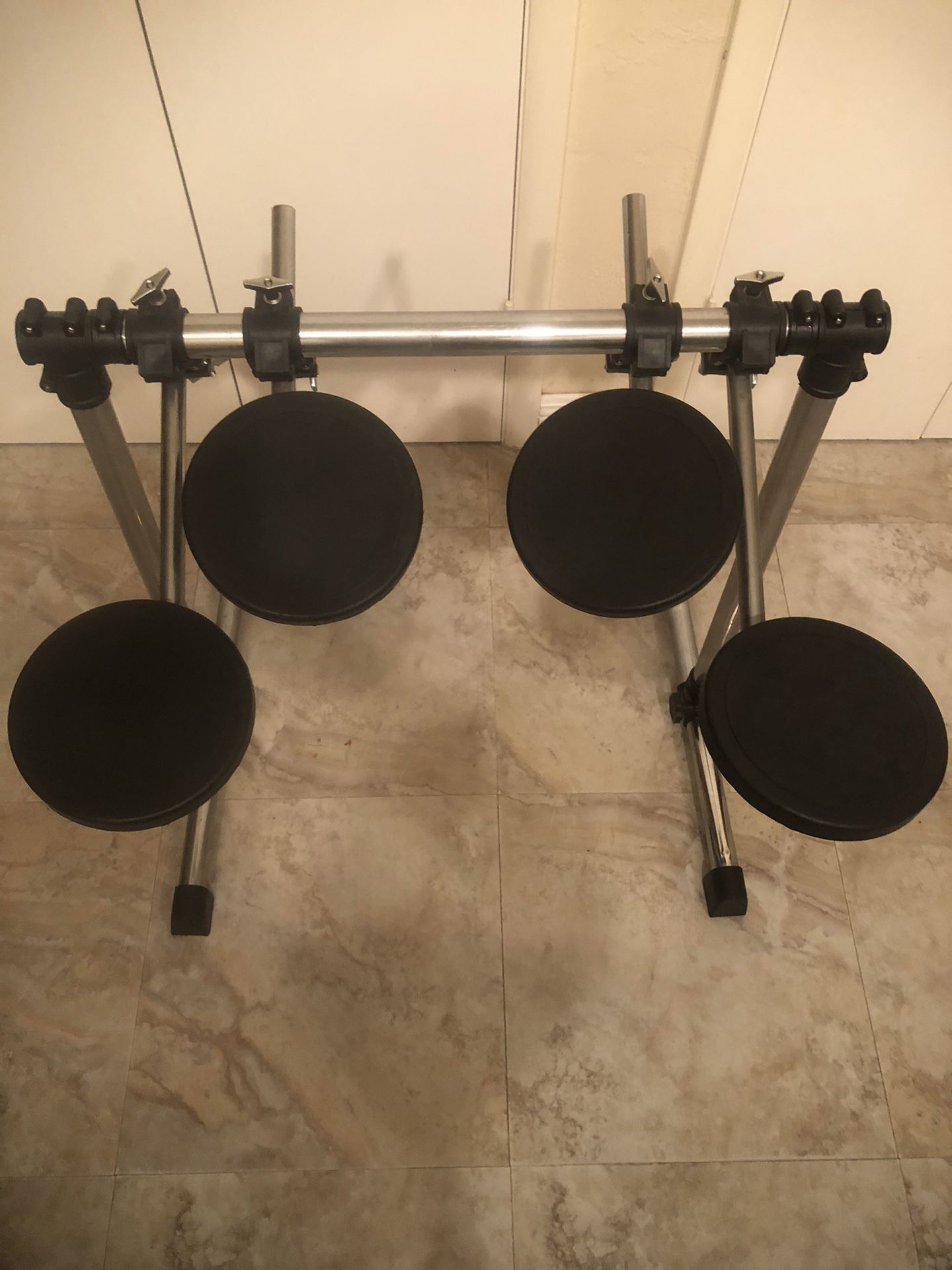 DRUM PRACTICE PADS AND KICK !!!