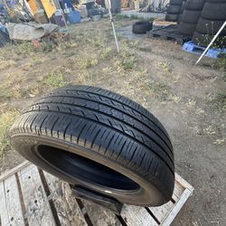 (235/55/19) Tire
