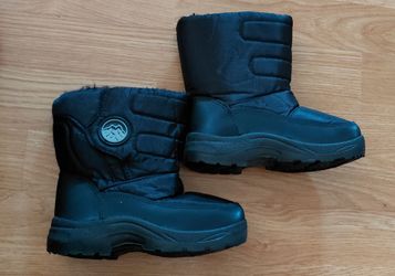 Snowboots size 10