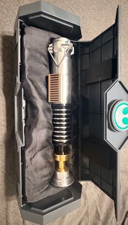 Star Wars Lightsaber Galaxy Edge Luke Skywalker sealed with blade