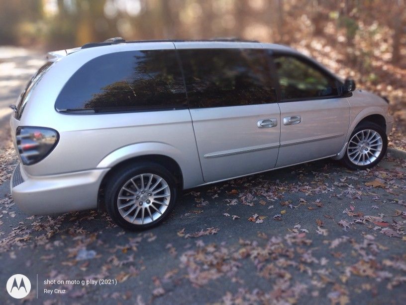 2003 Chrysler Town & Country