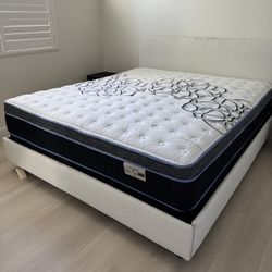 King Size Mattress Pillow Top 12"   New Mattress In A Plastic Sealed 