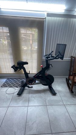 Peloton Bike + Weights – Excellent Condition