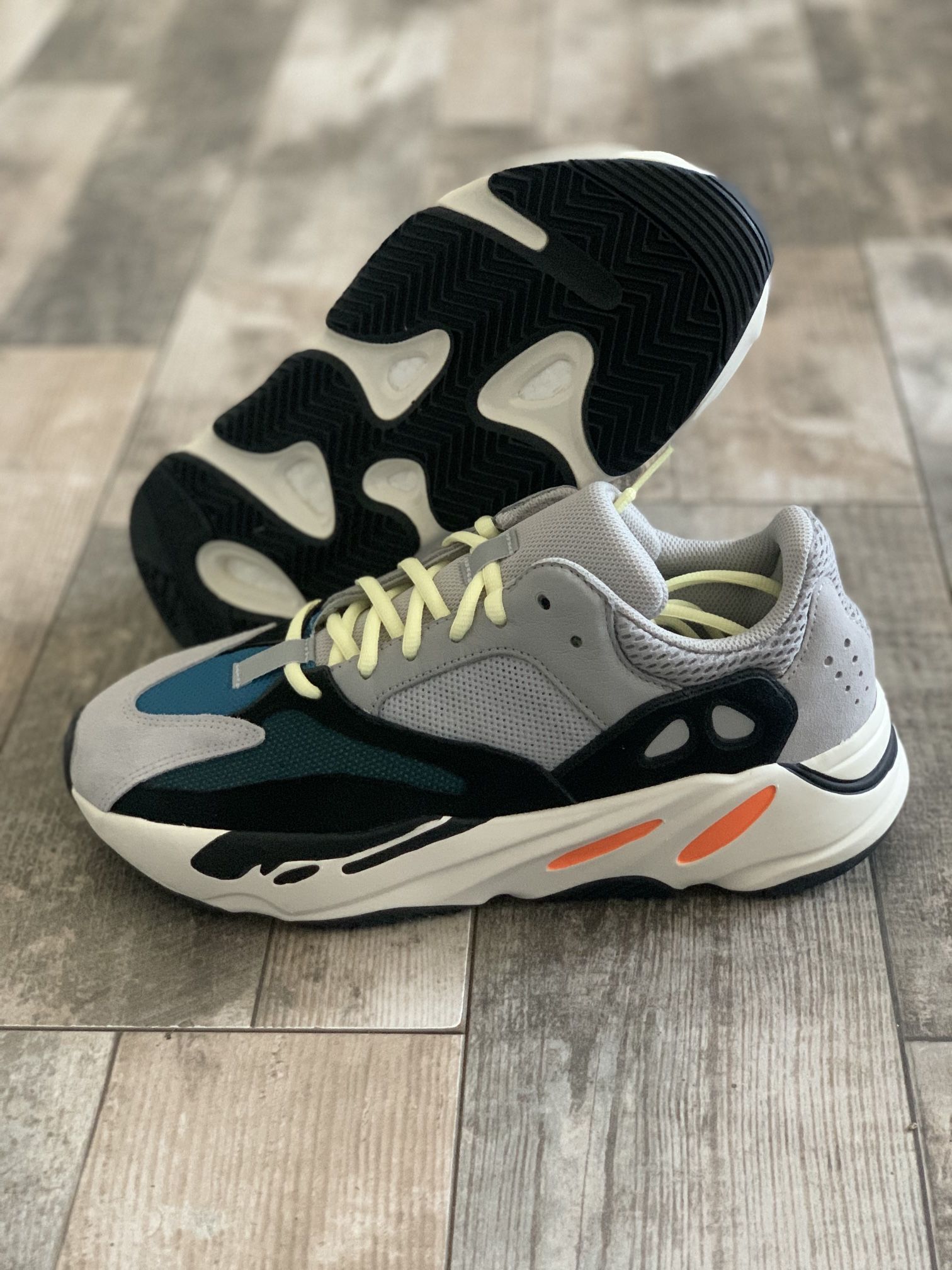 Size 9.5 Men’s Adidas Yeezy Boost 700 Wave Runner 2023