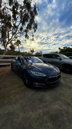 2015 Tesla Model S 85D