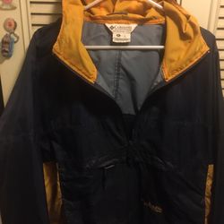 Very nice Columbia Windbreaker With Hood Jacket Extra Large Only $30 Firm