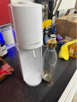 Sodastream machine with C02 cartridge