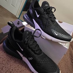 Nike Air Max 270 size 9 Woman