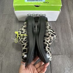 OOFOS Oocloog Limited Edition Cheetah Leopard Print Comfort