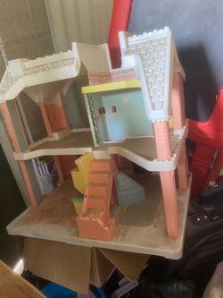 Little tikes house and family and accessories
