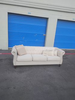 Sofa couch traditional - delivery available