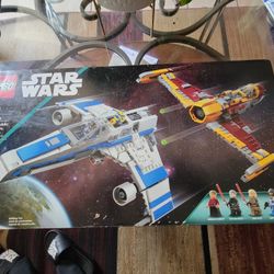 Lego 75364 New Republic E-Wing Vs Shin Hati Star fighter