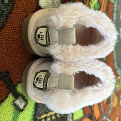 Girls Bear paw Pink Size 5 New 