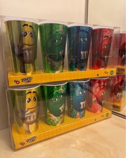M&M World Metallic Holographic 3D Cups x4