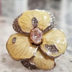 Juicy Couture Yellow Enamel Flower Ring Size 8 SHIPPING AVAILABLE 