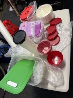 10 pc. Tupperware container bundle