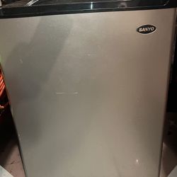 2 Mini Fridges 40 Dollars Each Or Both For 75