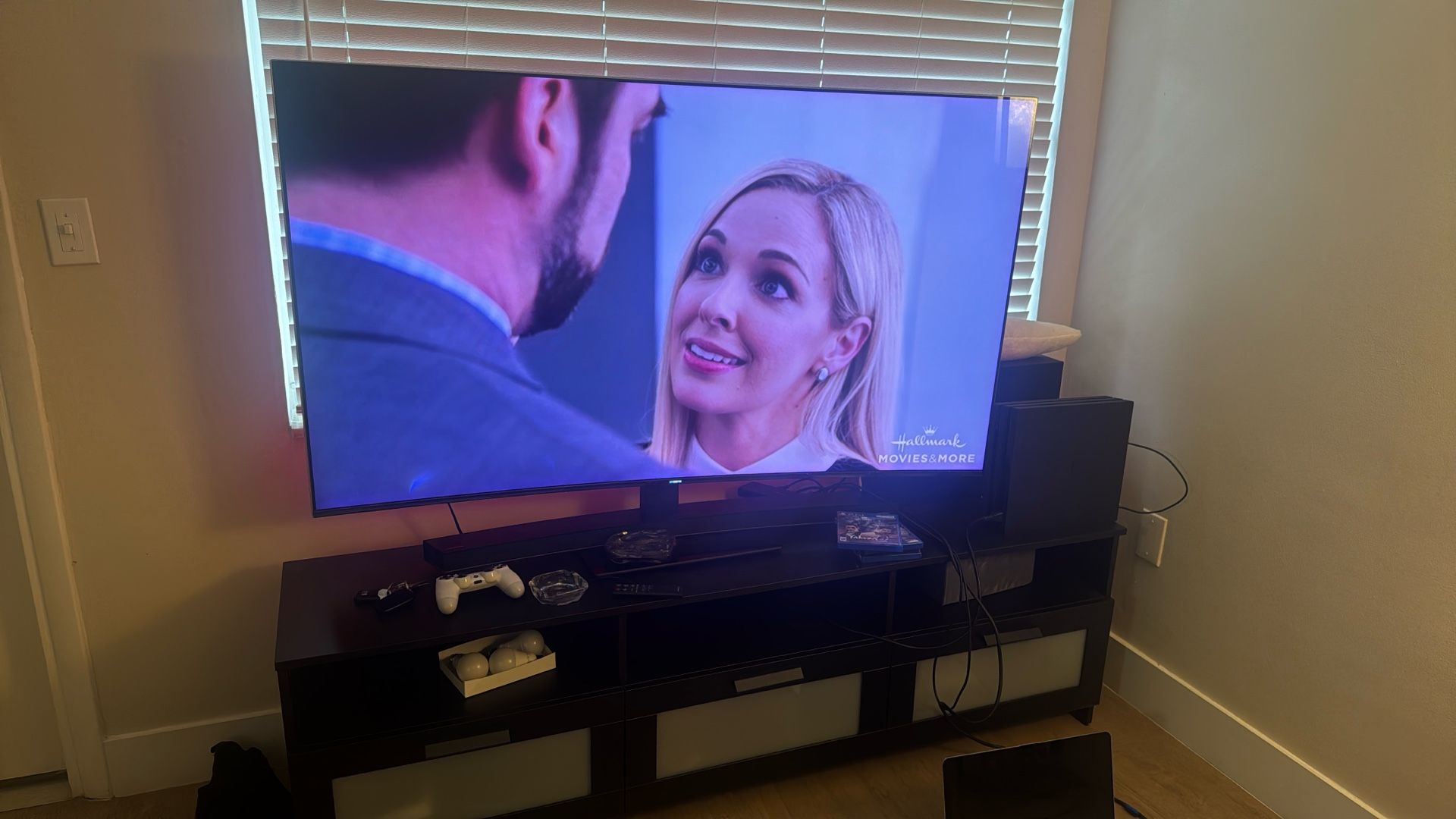 55 Inch Curved Samsung Tv With Sound Bar And Tv Stand