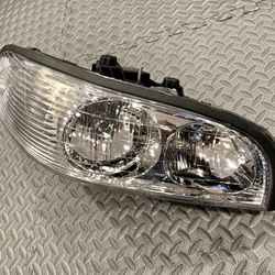 1997-2005 Buick Park Avenue Headlight Right Passenger side With Bulbs