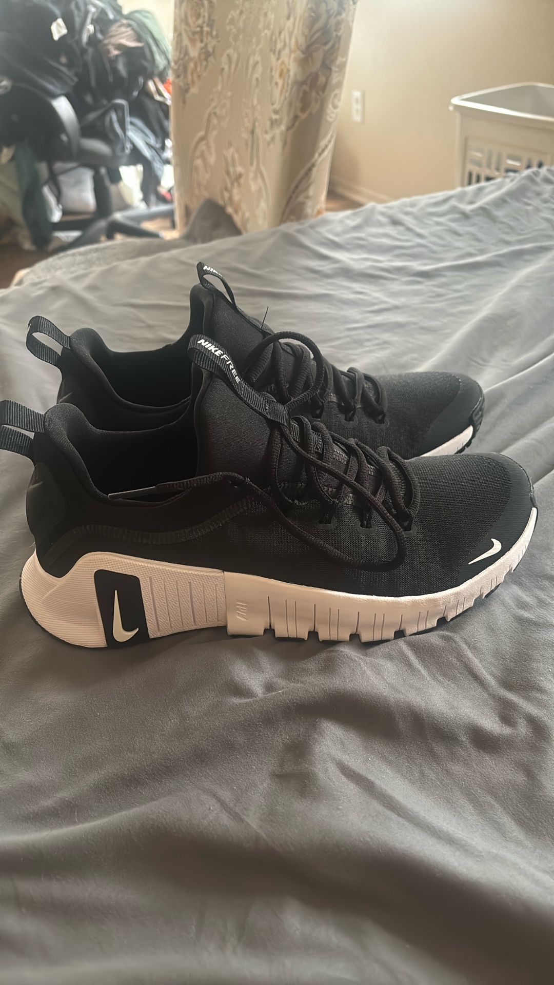 Women’s Nike Free MetCon 6 Shoes Black And White Size 9