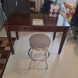 Beautiful Desk With Stool