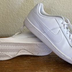 Women’s Nike 7-1/2 Court Shoes $50 like new!
