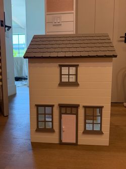 Pottery barn kids like new dollhouse