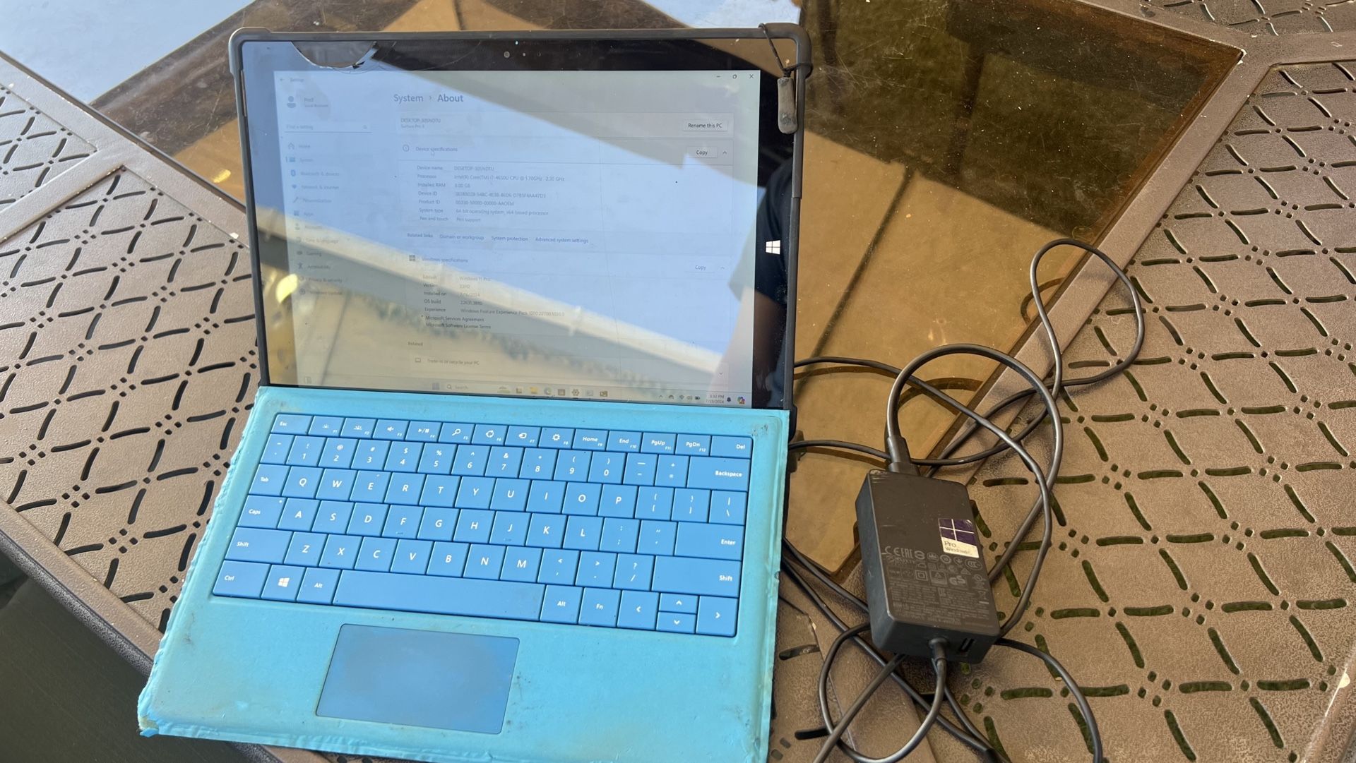 Microsoft Surface Pro 3 - i7-4650U, 8GB RAM, 512GB SSD, W11 (Cracked Screen)