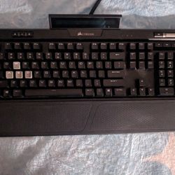 Corsair K95 RGB Platinum gaming keyboard + icue NEXUS companion touch screen