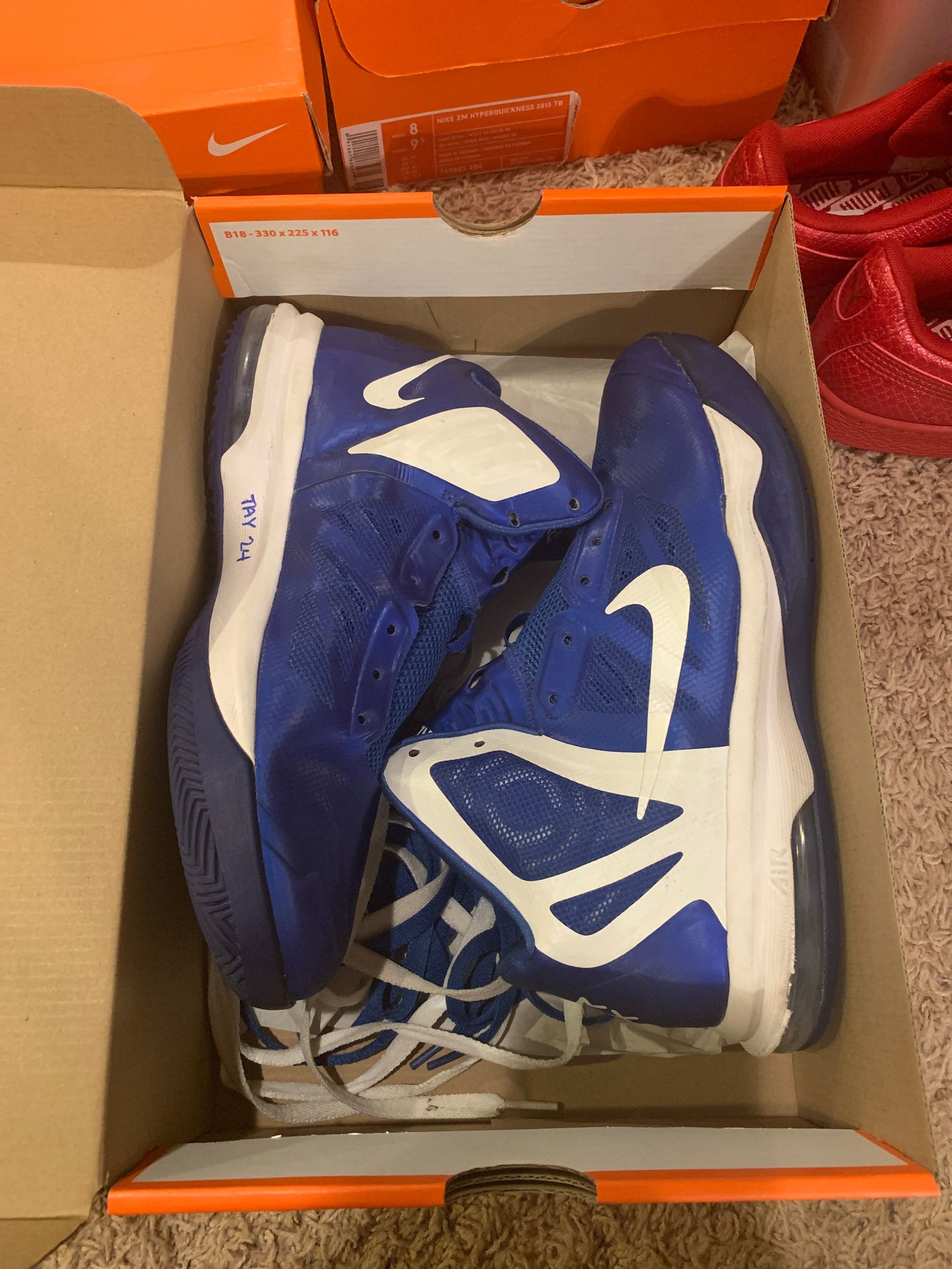 blue nike basketball shoes