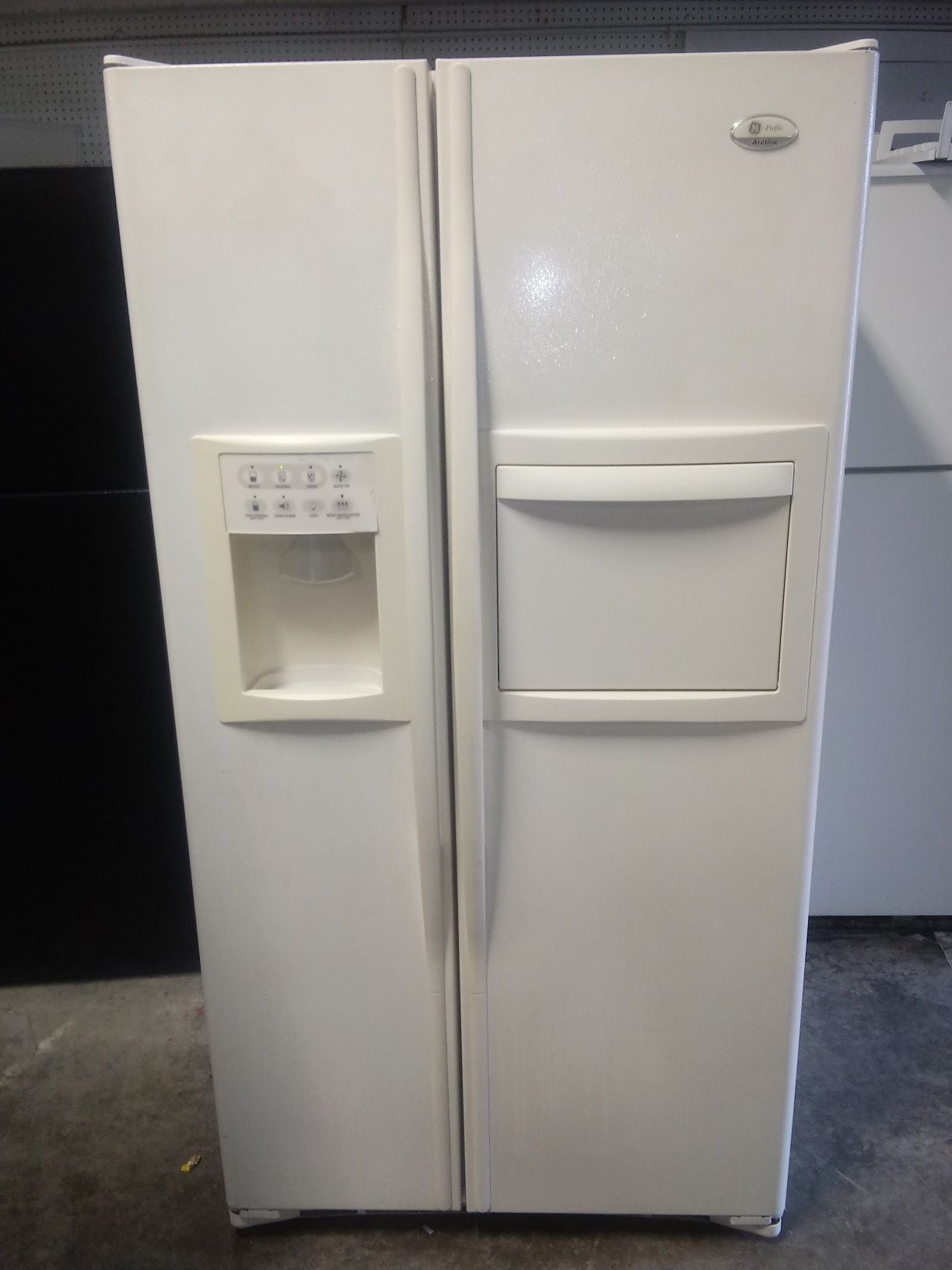 Nice G.E. fridge, delivery available!!!