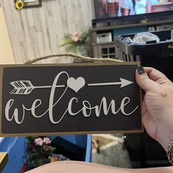 Welcome Hanging Sign 
