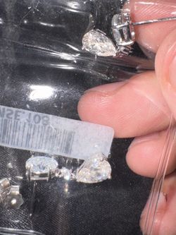 S925 Silver 4 CT. Moissanite Earrings.