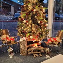 Decorated CHRISTmas Tree (ALL decor on tree INCLUDED)