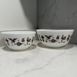 Vintage Pyrex “Early American” Mixing Bowls  2 1/2 & 1 1/2 quart - **COLLECTOR’S ITEMS** (They’re going for more on other sites!) 