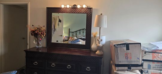 Dark Wood Dresser
Large Dark Brown Wood Dresser - 7 Drawer
Spacious and elegant traditional dark wood
