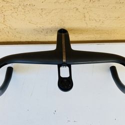 Road Bike fully integrated carbon handlebars (cockpit)