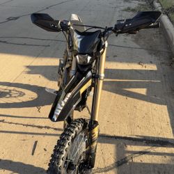 2025 Surron Ultra Bee 