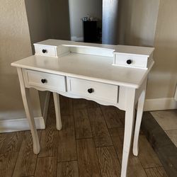 Pottery Barn Vanity White, 4 drawers