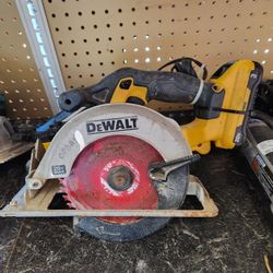 Dewalt Circular Saw With Battery And Charger 