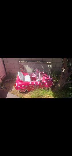 Toddler car with battery included