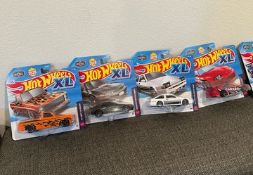 Hot wheels XL lot