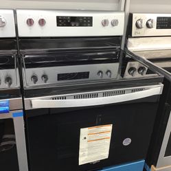 New Scratch And Dent Whirlpool 5 Burner Glass Top Stainless Steel Range. 1 Year Warranty 