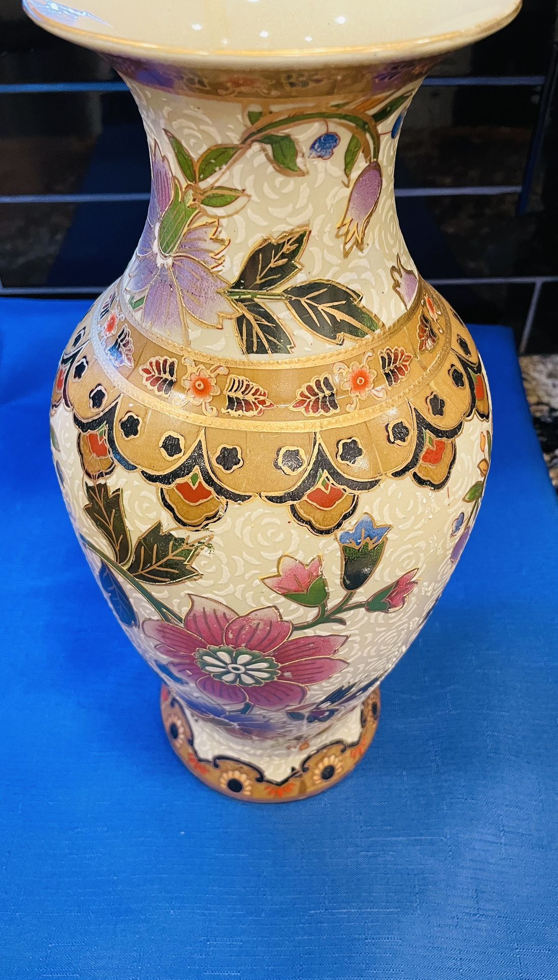 Beautiful Vintage Zhong Guo Zhi Zao Asian Art Vase