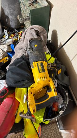 18 v reciprocating saw Dewalt 30.00